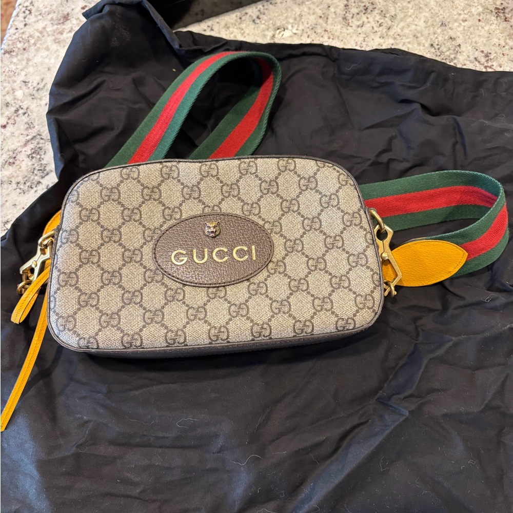 Gucci GG Supreme Crossbody Messenger Purse